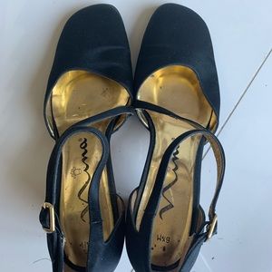 Nina Black Heels With Cross Strap